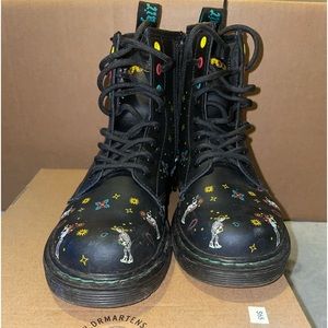 Rare day of the dead leather doc martens for kids! Size 2!